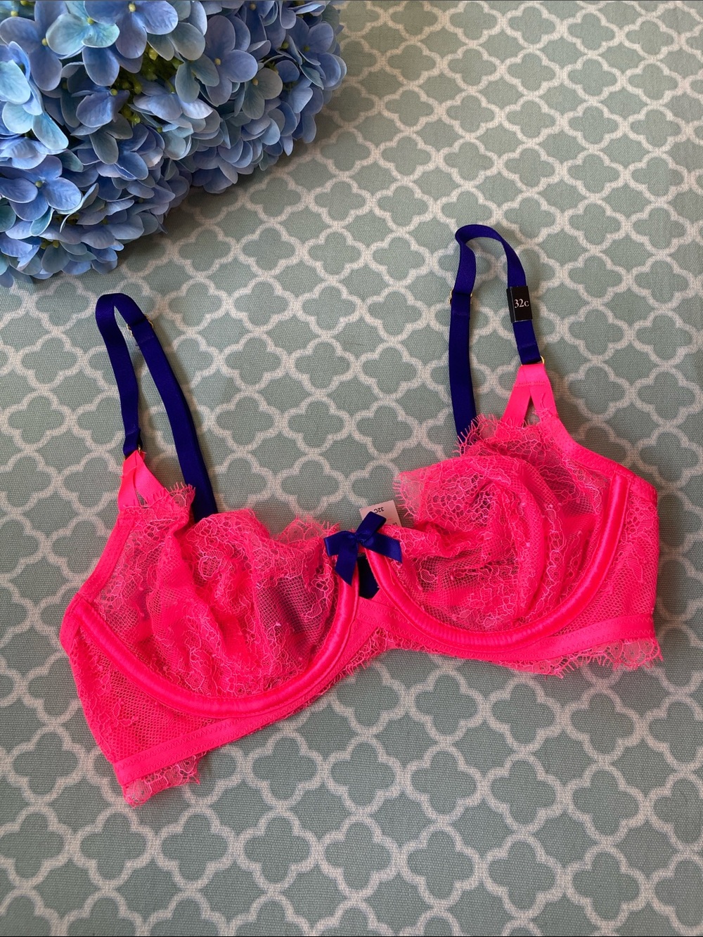 Victoria’s Secret Very Sexy Unlined Lace Demi 32C NWT